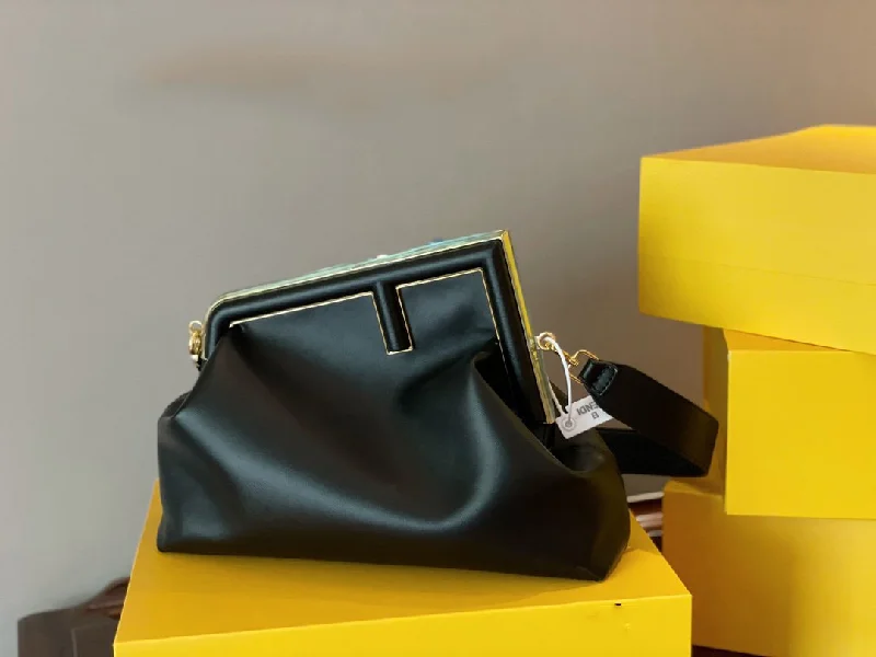 Trendy bucket bags for summer  EN   Designer bags by Fendi 199
